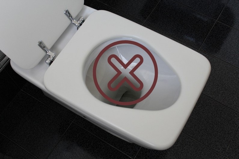 Les 5 objets qu'il ne faut surtout pas jeter dans vos toilettes !